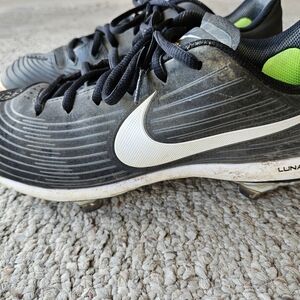 Women's softball cleats